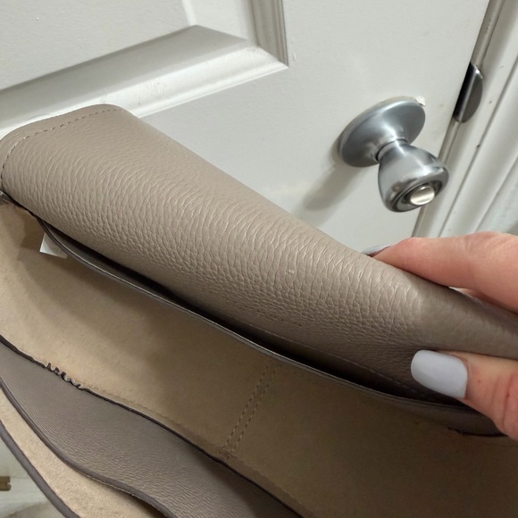 Tory Burch Pebbled Leather Flap Crossbody in Light Taupe Gray - Picture 7 of 9